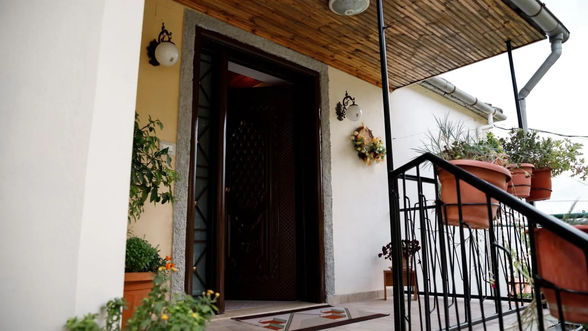 Guesthouse Te Bregu location
